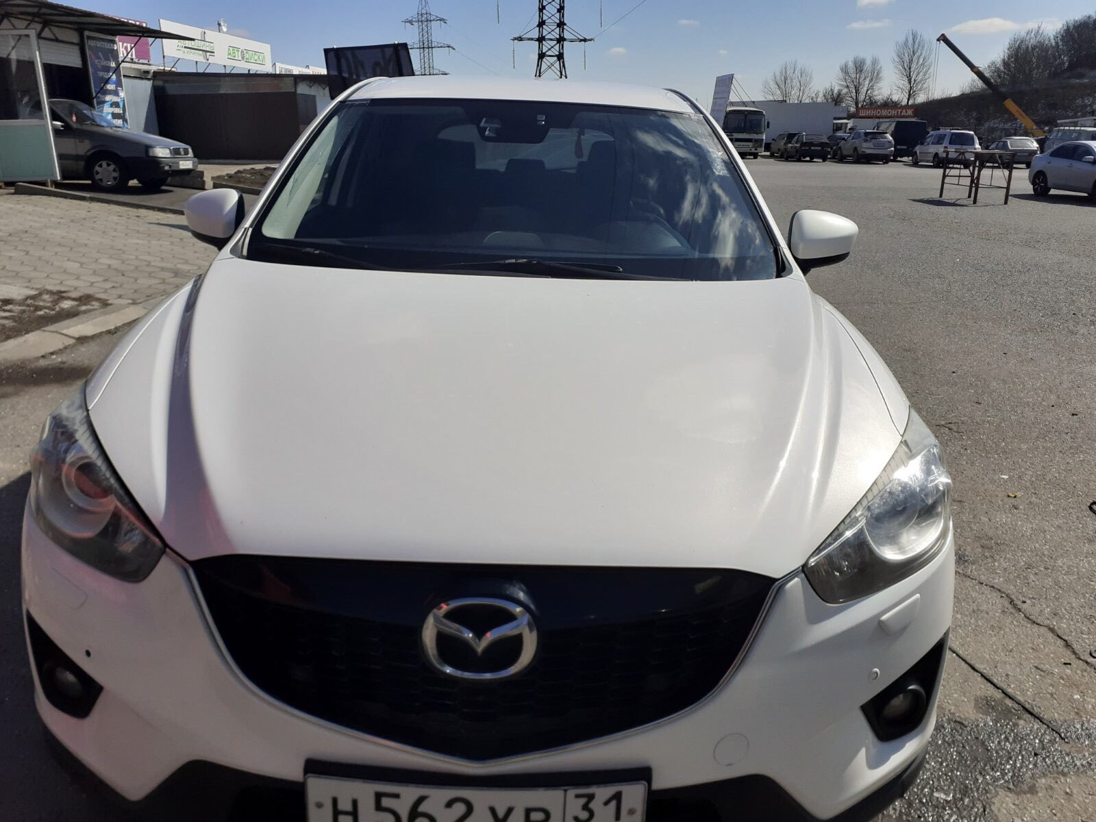 Фото автомобиля Мазда после установки лобового стекла