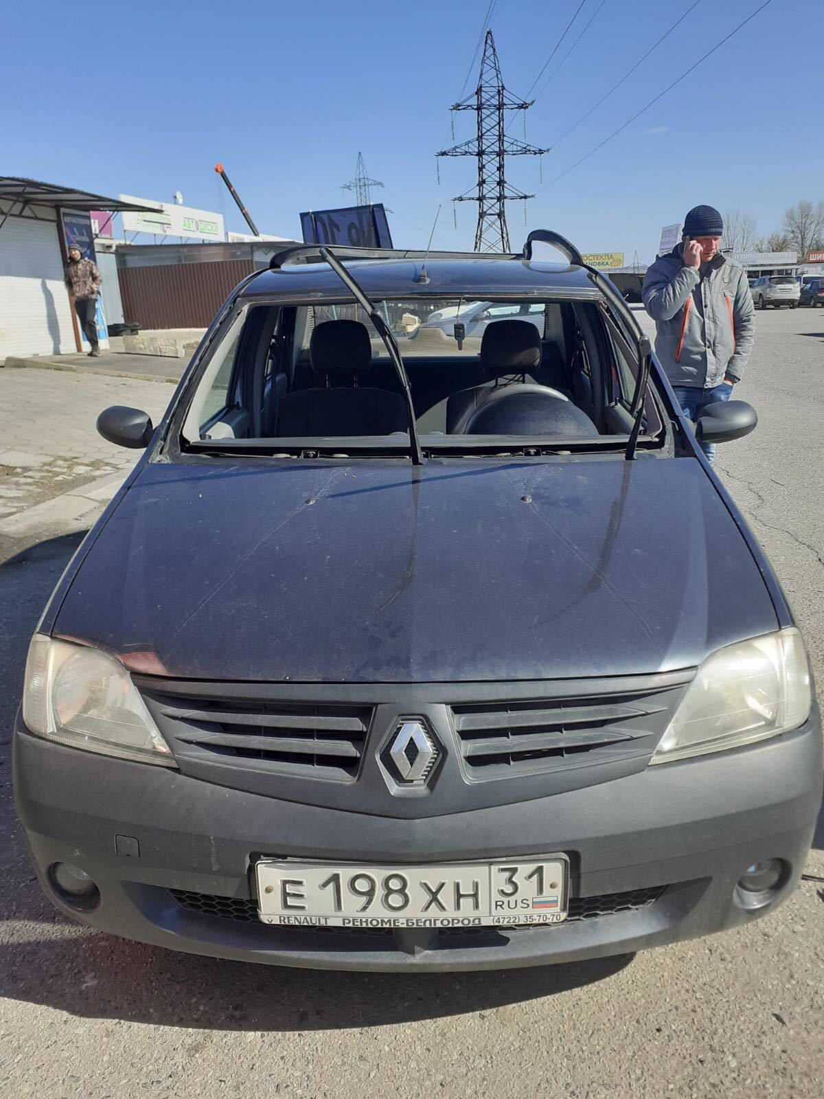 Фото авто Ренаульт до замены стекла