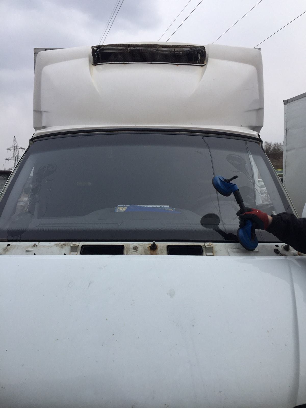 Фото грузового авто после замены стекла